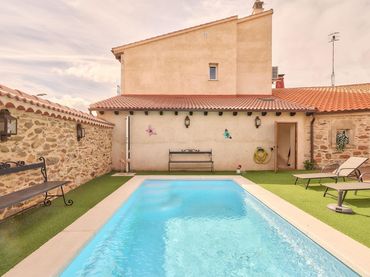 House with balcony for sale in Santiz