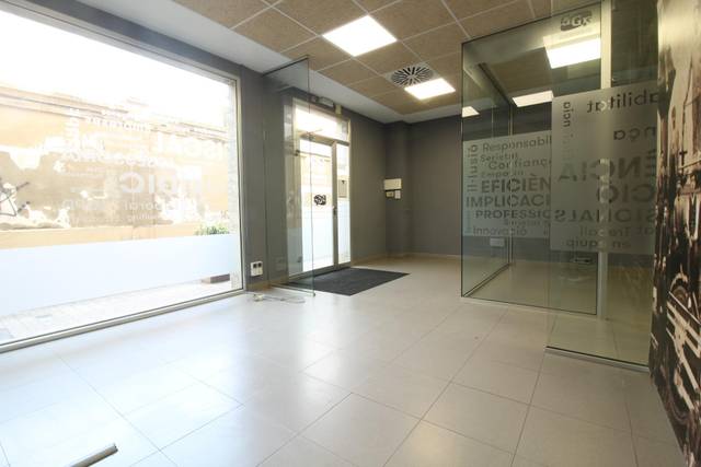 Local comercial en Alquiler en Carrer del Jardí en Centre Vila
