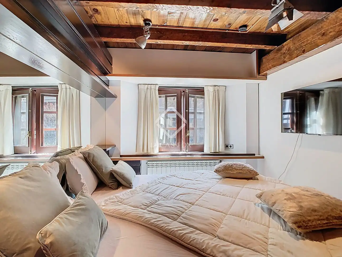 Habitación de Piso en venta en Ordino con Calefacción, Parquet y Terraza