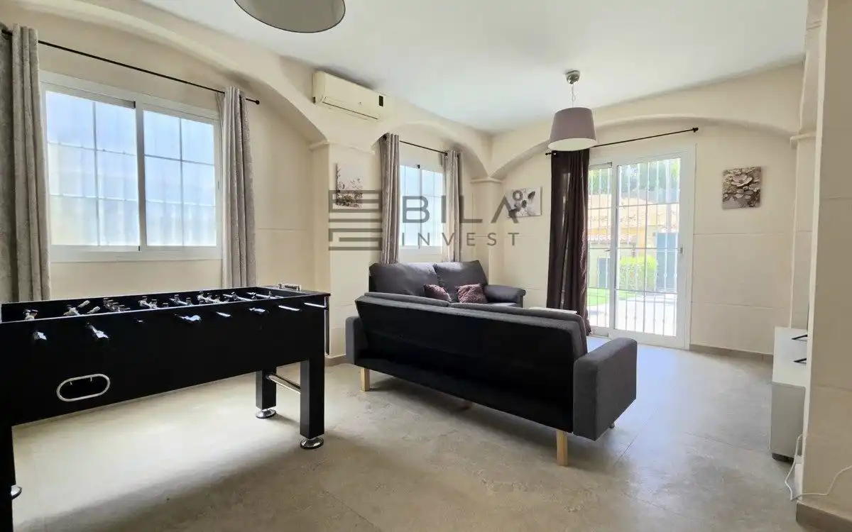 Sala de estar de Casa o chalet en venta en Mijas con Aire acondicionado, Terraza y Piscina