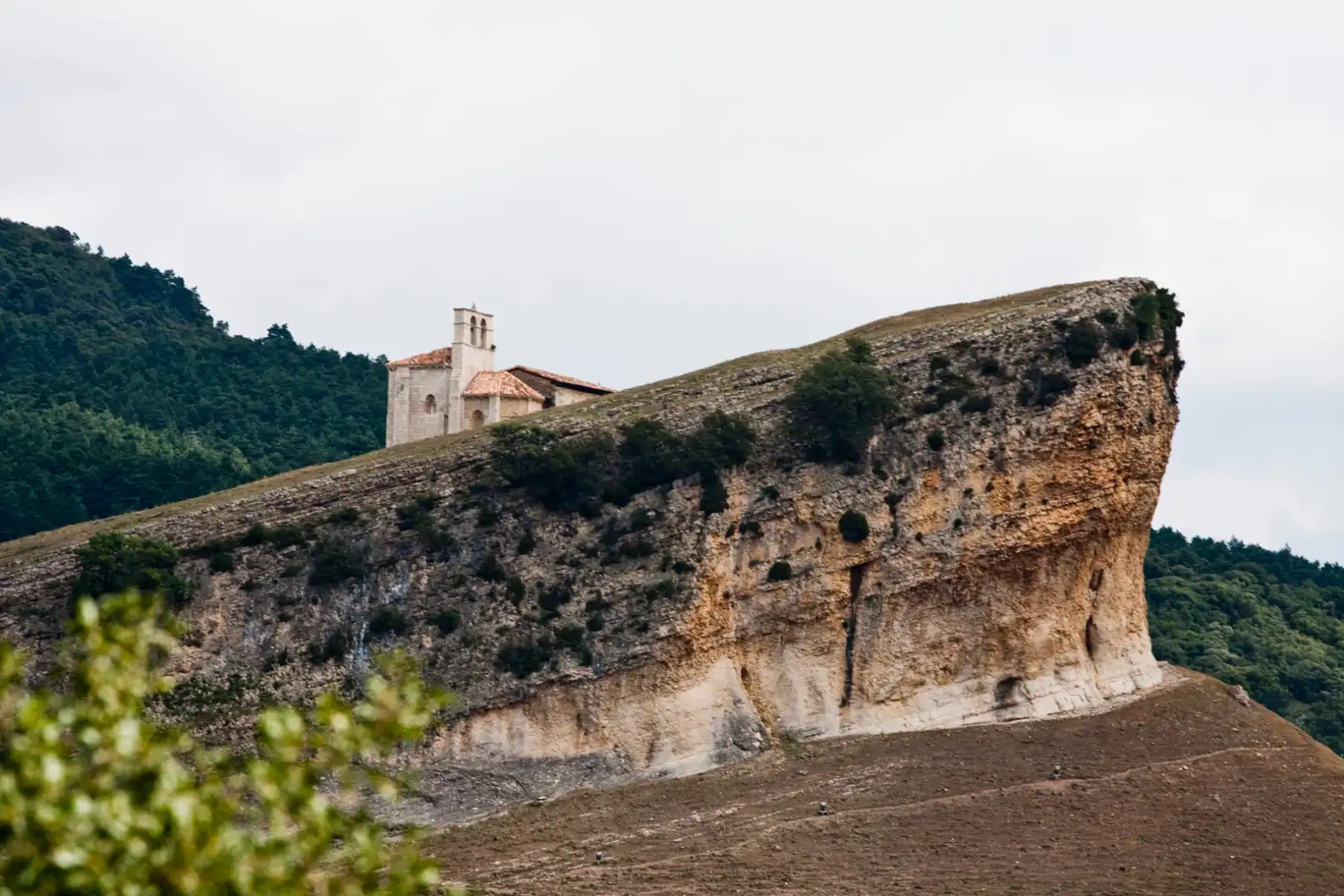 Vista exterior de Edificio en venta en Valle de Losa con Alarma