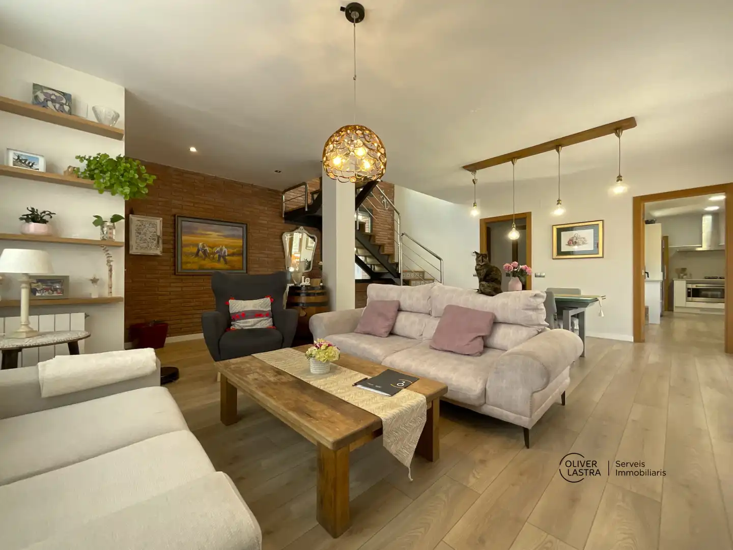 Sala de estar de Casa o chalet en venta en Corbera de Llobregat con Aire acondicionado, Calefacción y Jardín privado