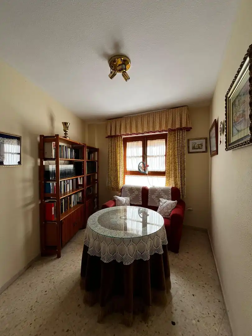 Living room of Flat for sale in Sevilla  with Air Conditioner, Heating and Storage room