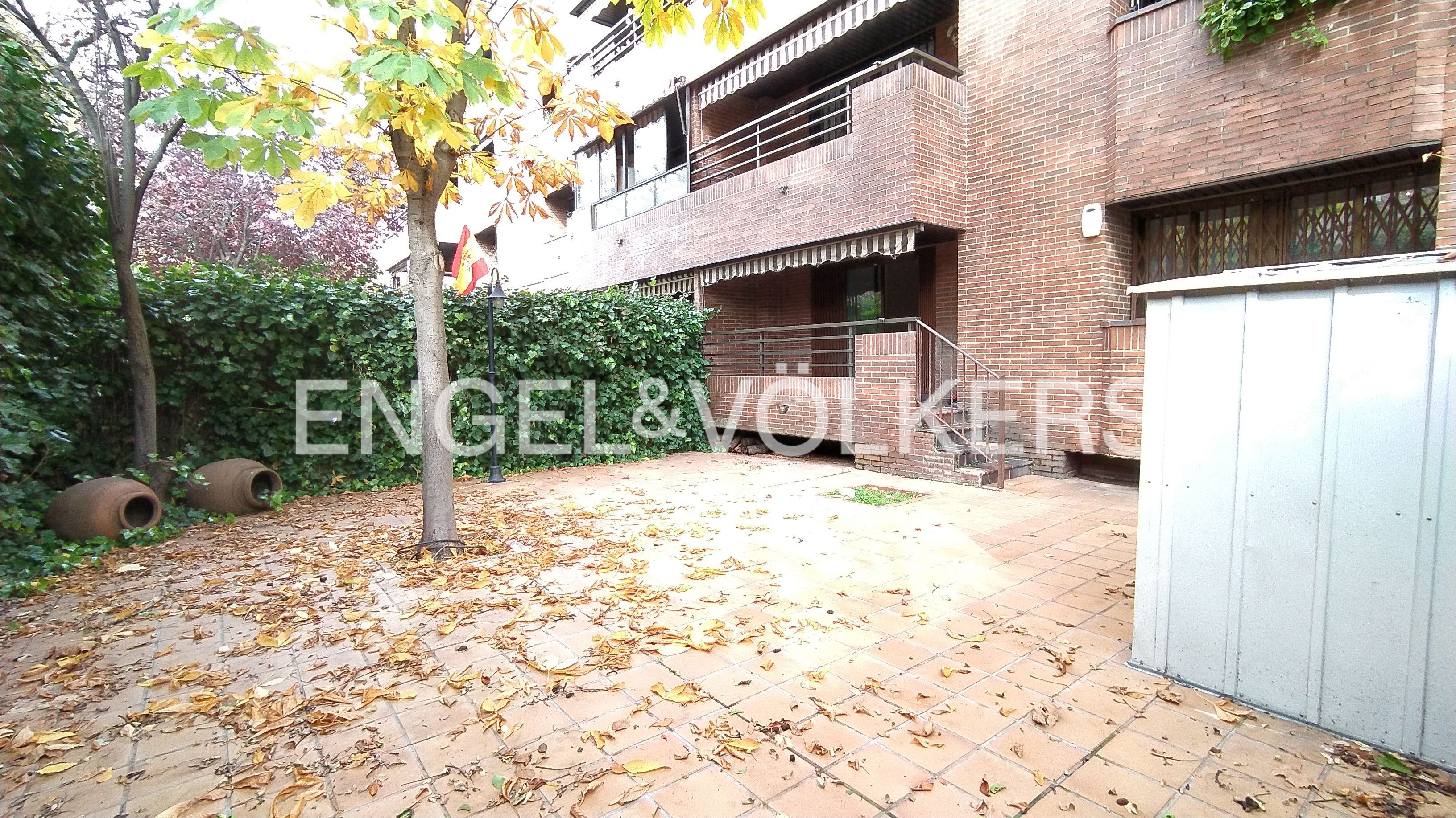 Vista exterior de Apartament de lloguer en Pozuelo de Alarcón amb Aire condicionat, Calefacció i Jardí privat