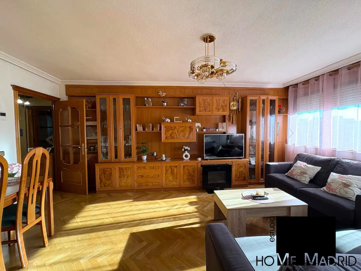 Living room of Flat for sale in Madrid  with Air Conditioner, Heating and Parquet flooring