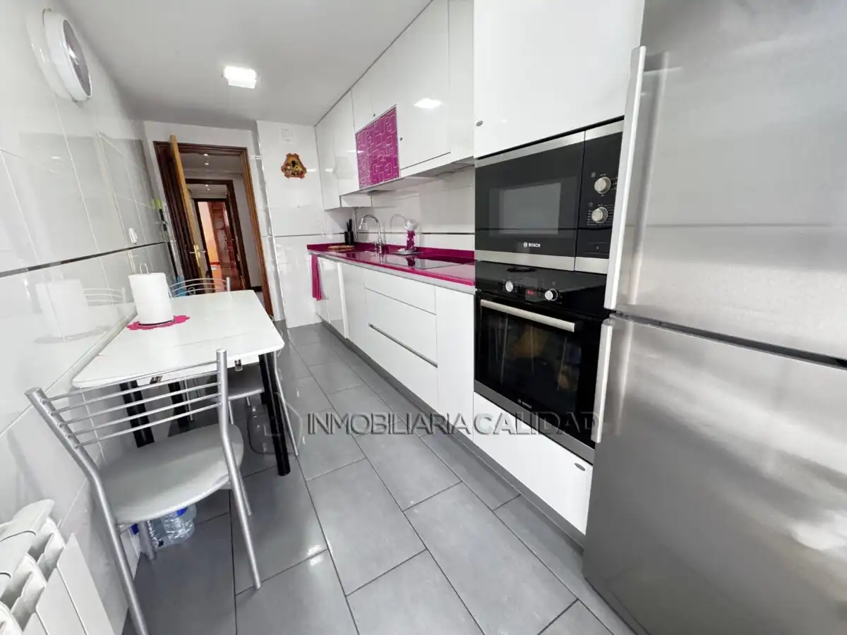 Cocina de Piso en venta en Burgos con Calefacción, Terraza y Trastero
