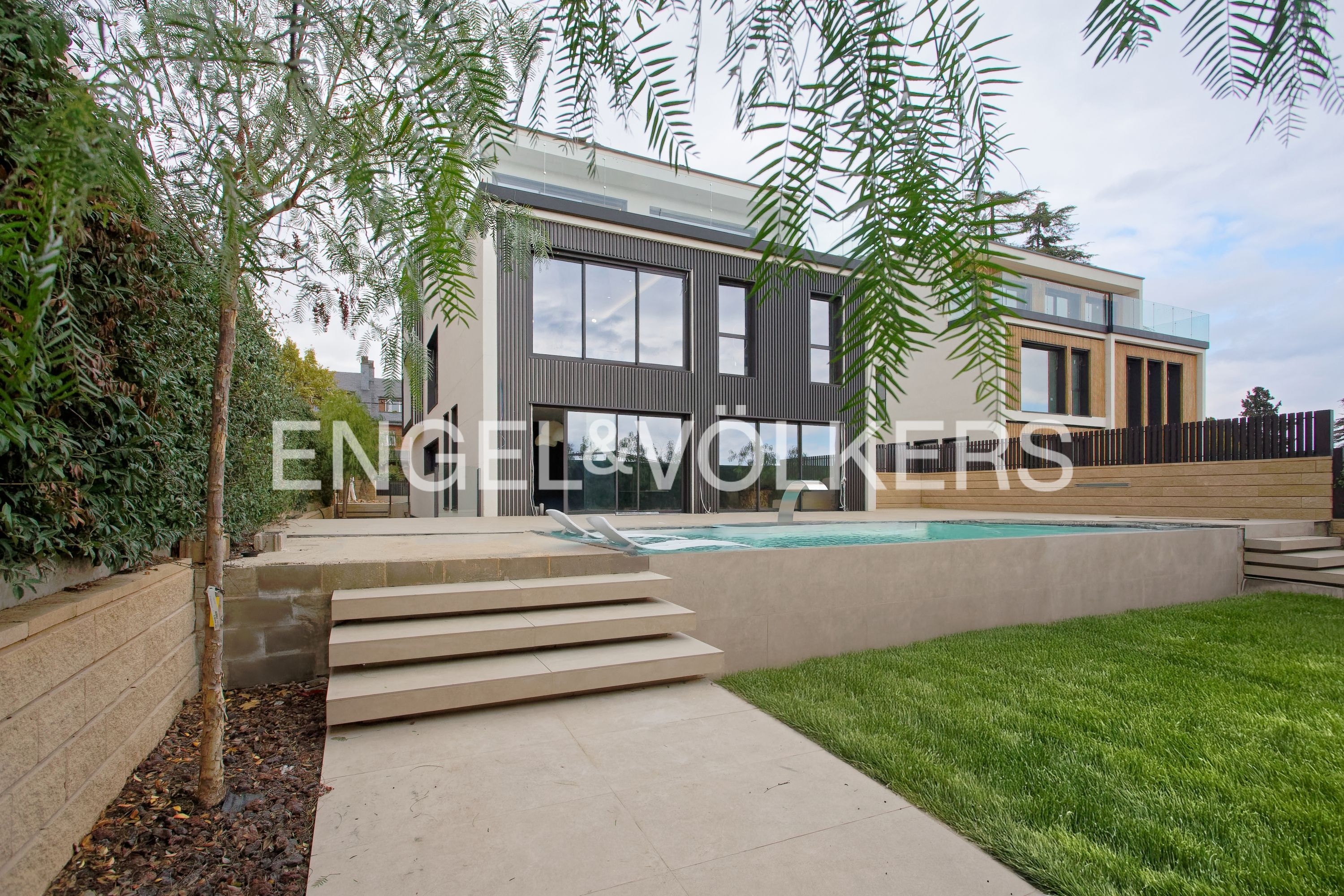 Exterior view of House or chalet for sale in Sant Cugat del Vallès  with Air Conditioner, Heating and Private garden