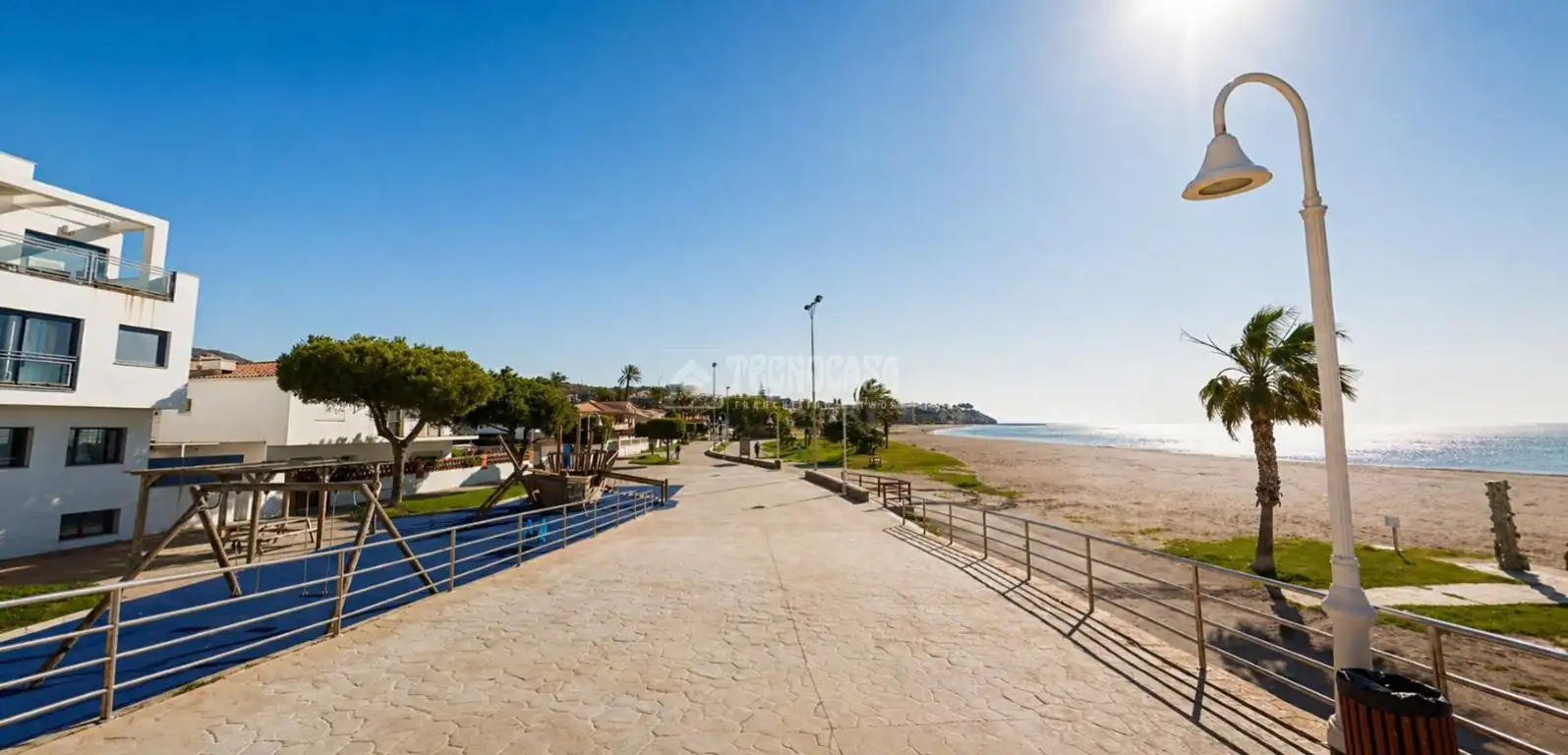 Vista exterior de Casa adosada en venta en Rincón de la Victoria