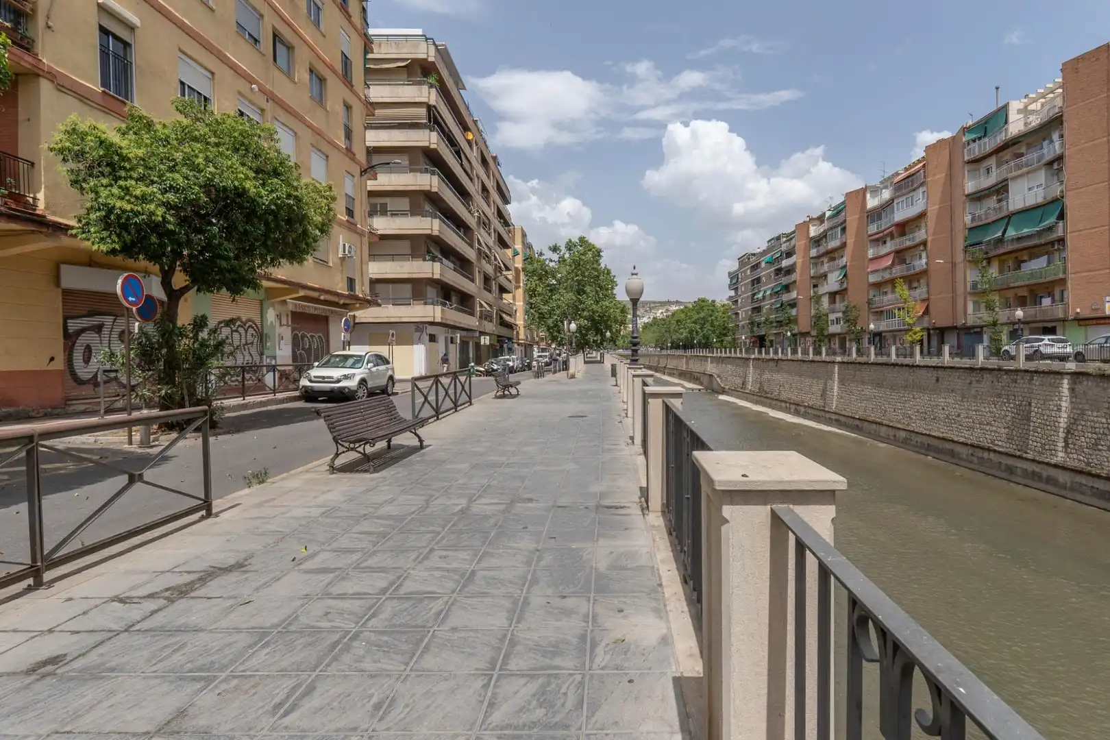 Außenansicht von Dachboden zum Verkauf in Granada mit Klimaanlage