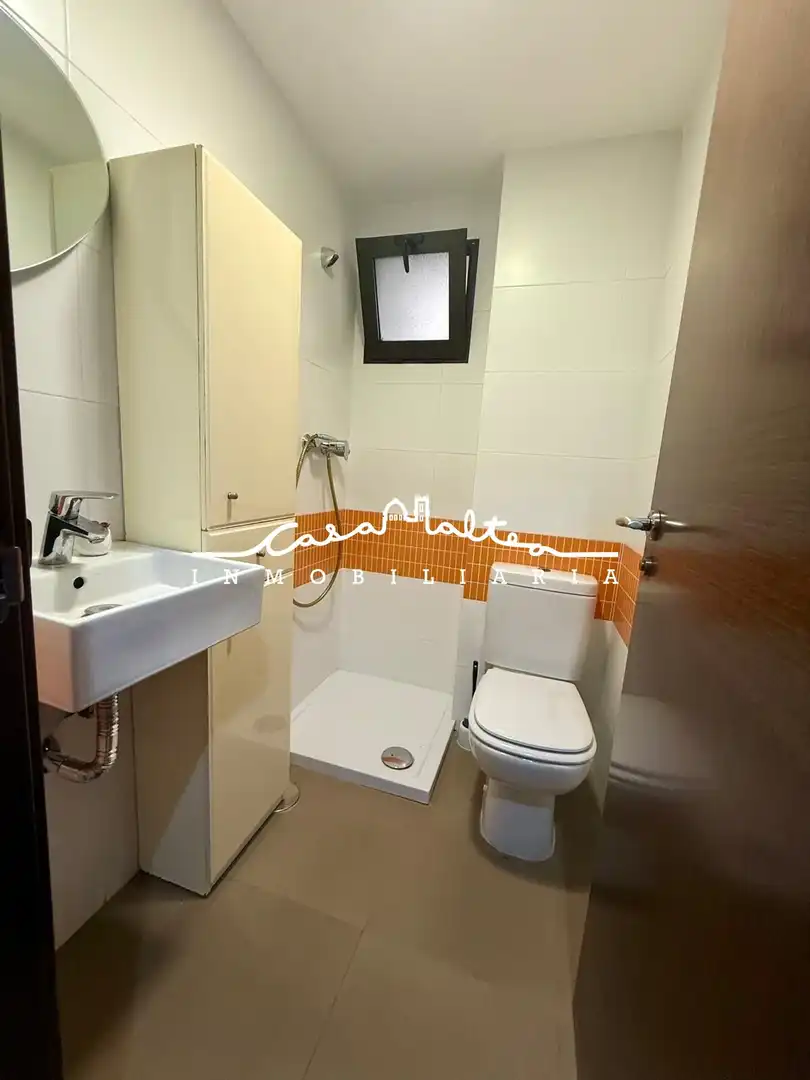 Baño de Piso en venta en La Nucia con Terraza, Amueblado y Balcón
