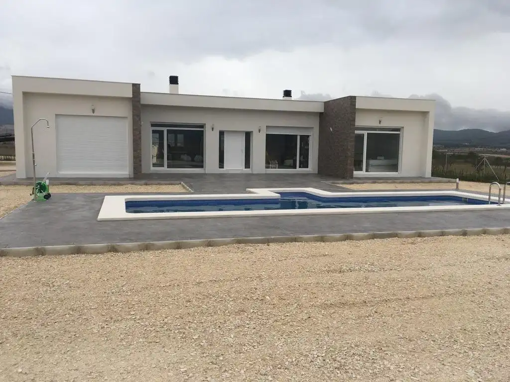 Chalet con piscina en venta en El Pinós / Pinoso, imagen 3