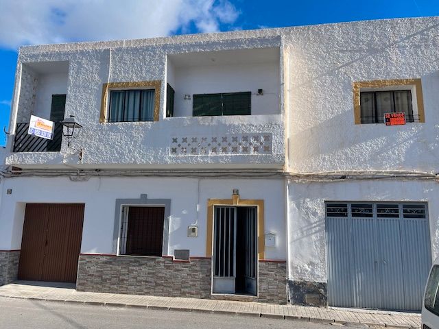 Vista exterior de Casa o xalet en venda en Padules amb Jardí privat, Terrassa i Traster