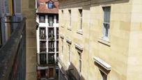Vista exterior de Pis en venda en Donostia - San Sebastián  amb Balcó