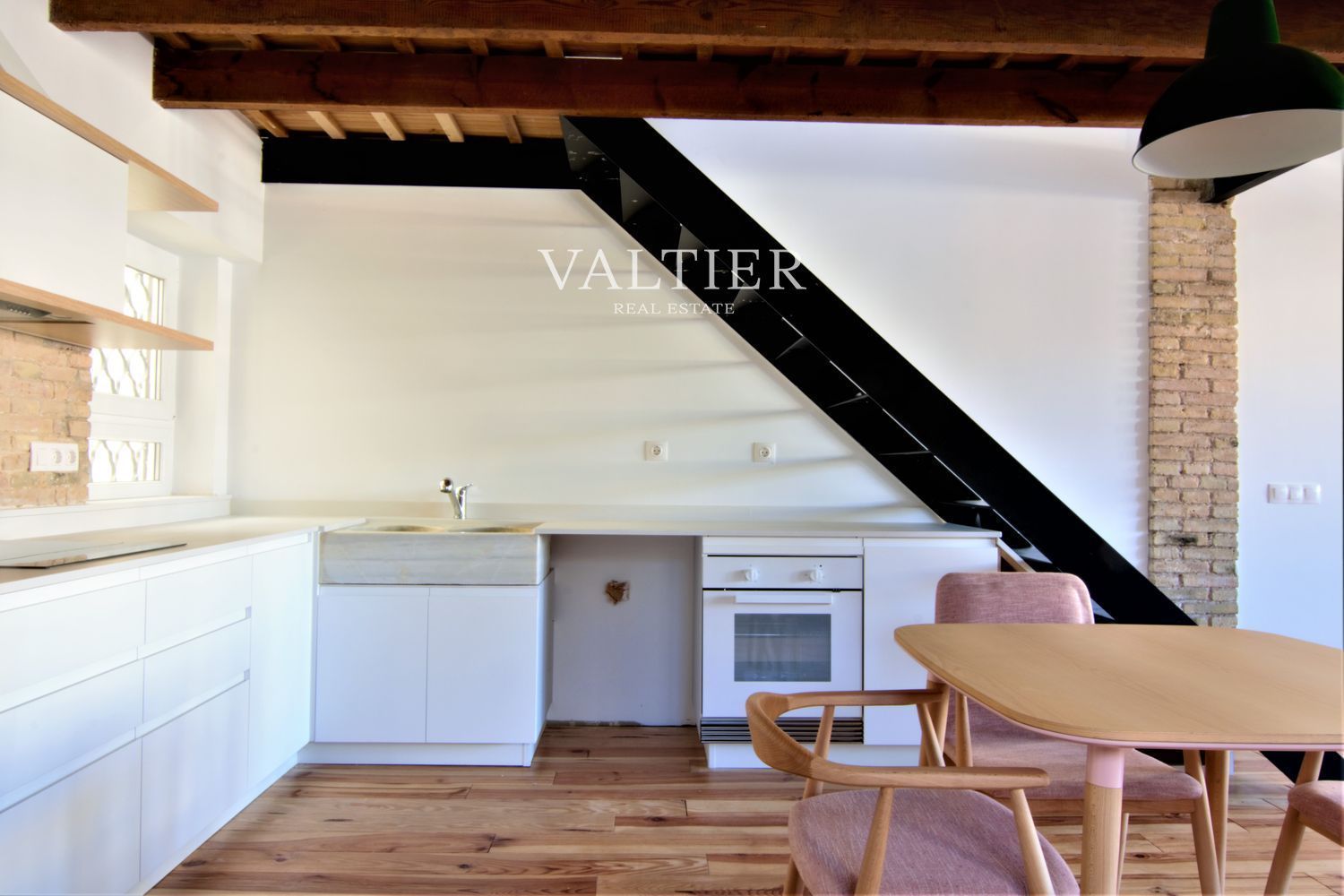 Cuina de Dúplex de lloguer en  Valencia Capital amb Aire condicionat, Terrassa i Traster