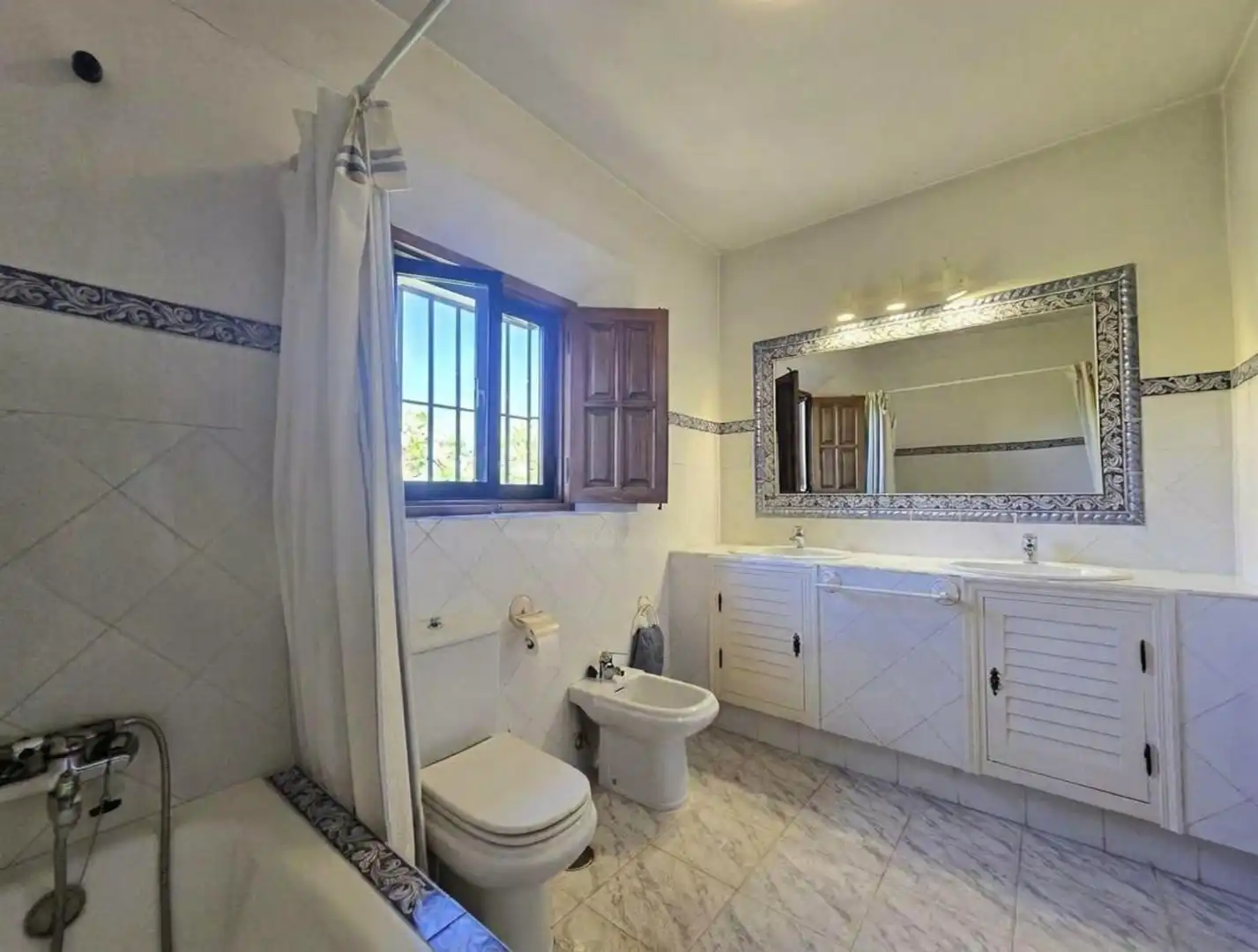 Baño de Casa o chalet en venta en Plasencia con Aire acondicionado, Calefacción y Jardín privado