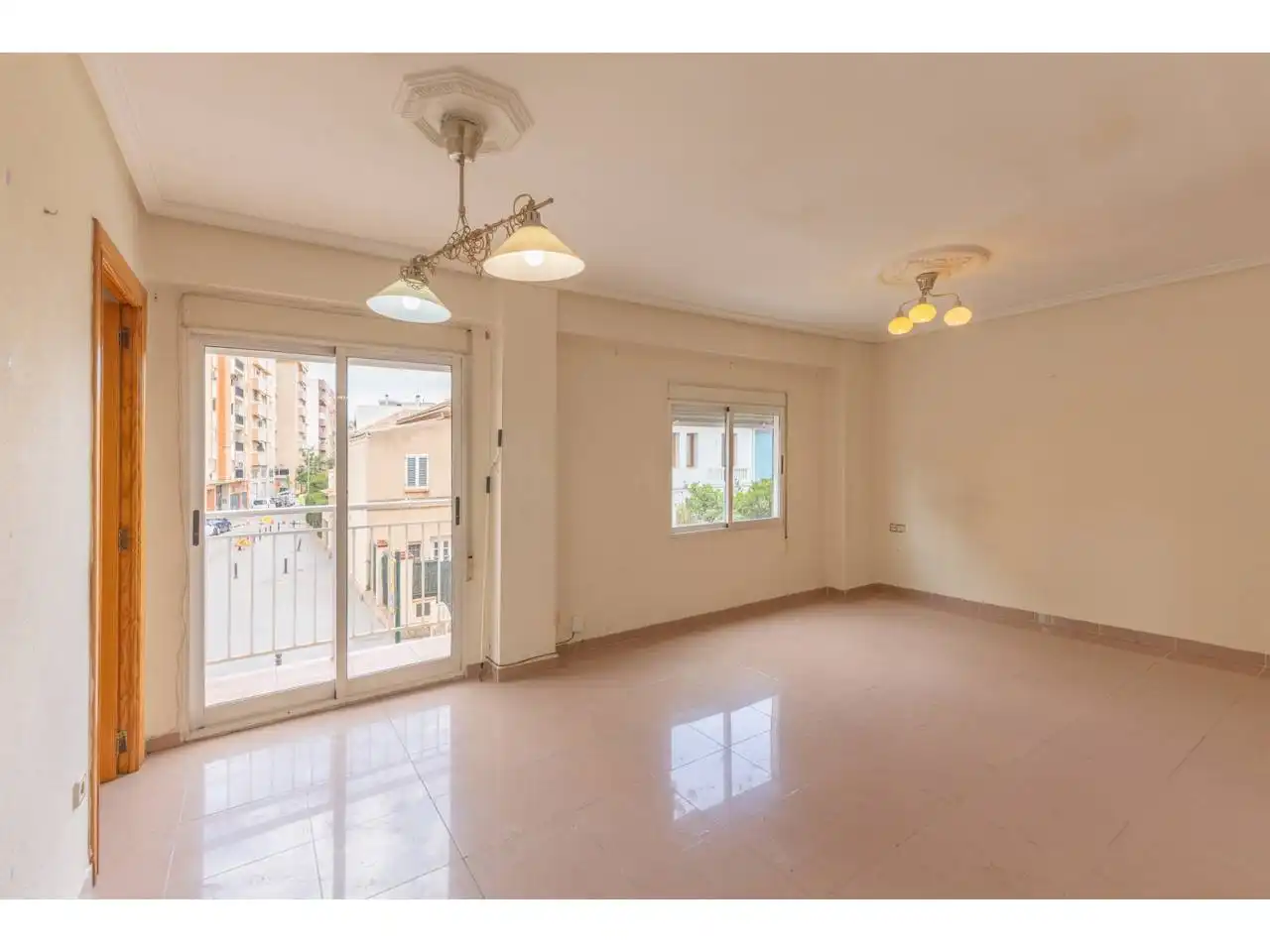 Living room of Flat for sale in Valencia  with Air Conditioner and Balcony