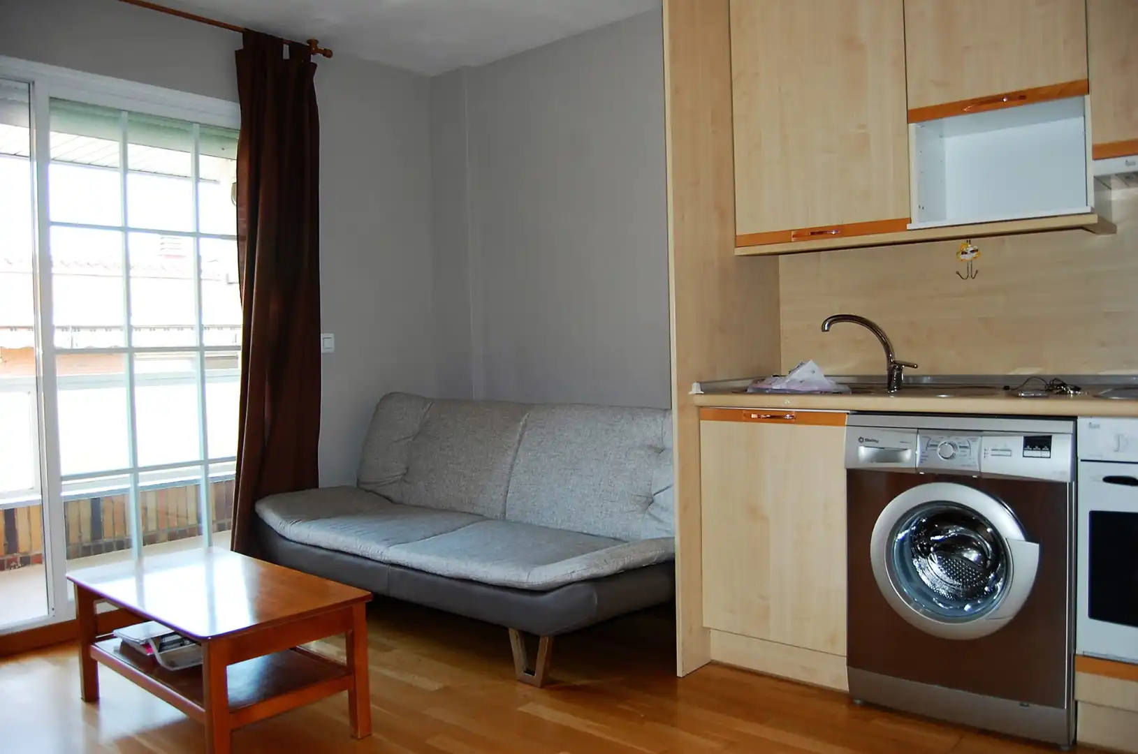 Living room of Apartments for rent in  Zaragoza Capital  with Heating, Parquet flooring and Furnished