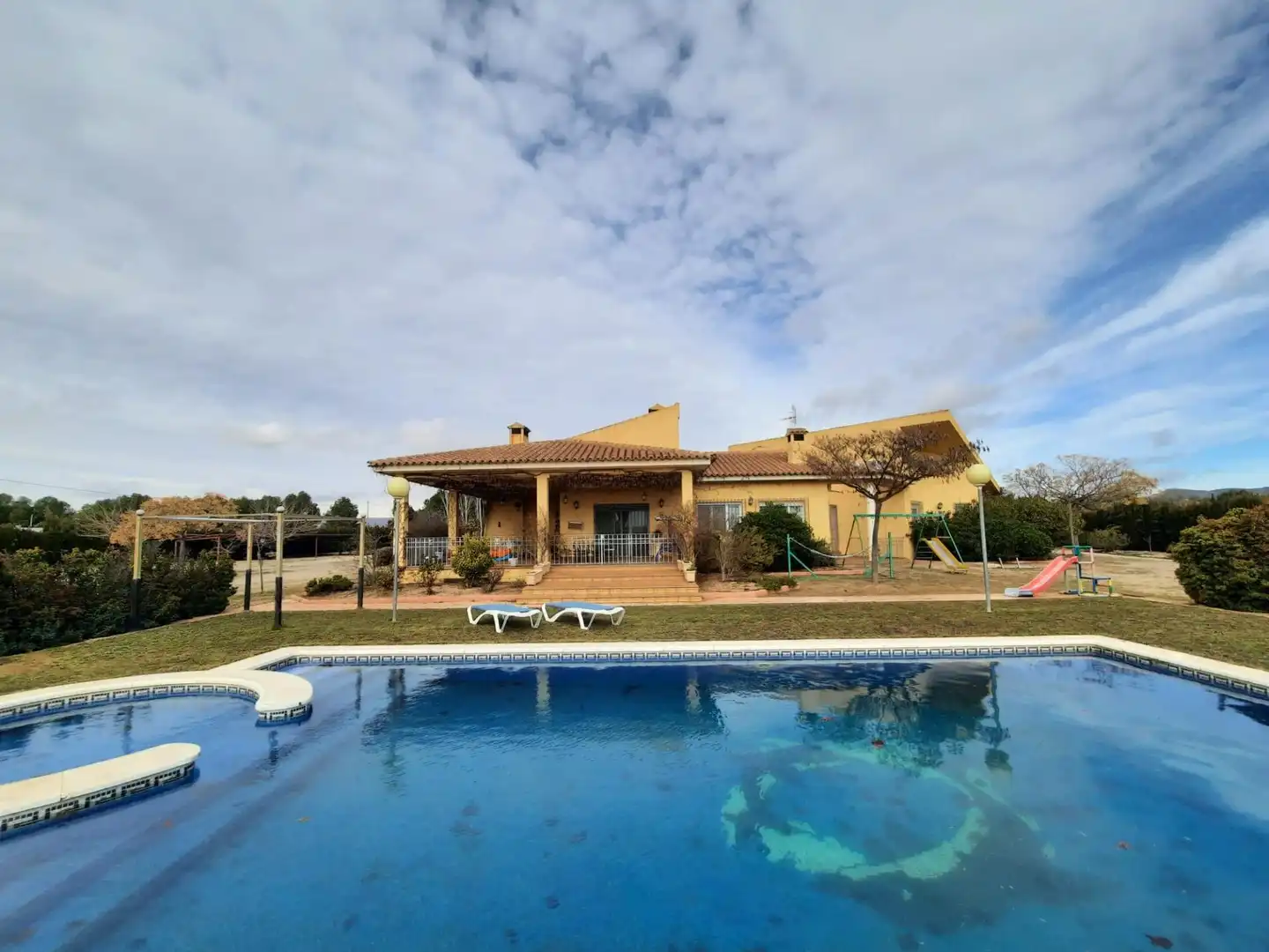 Xalet amb piscina en venda a Almansa
