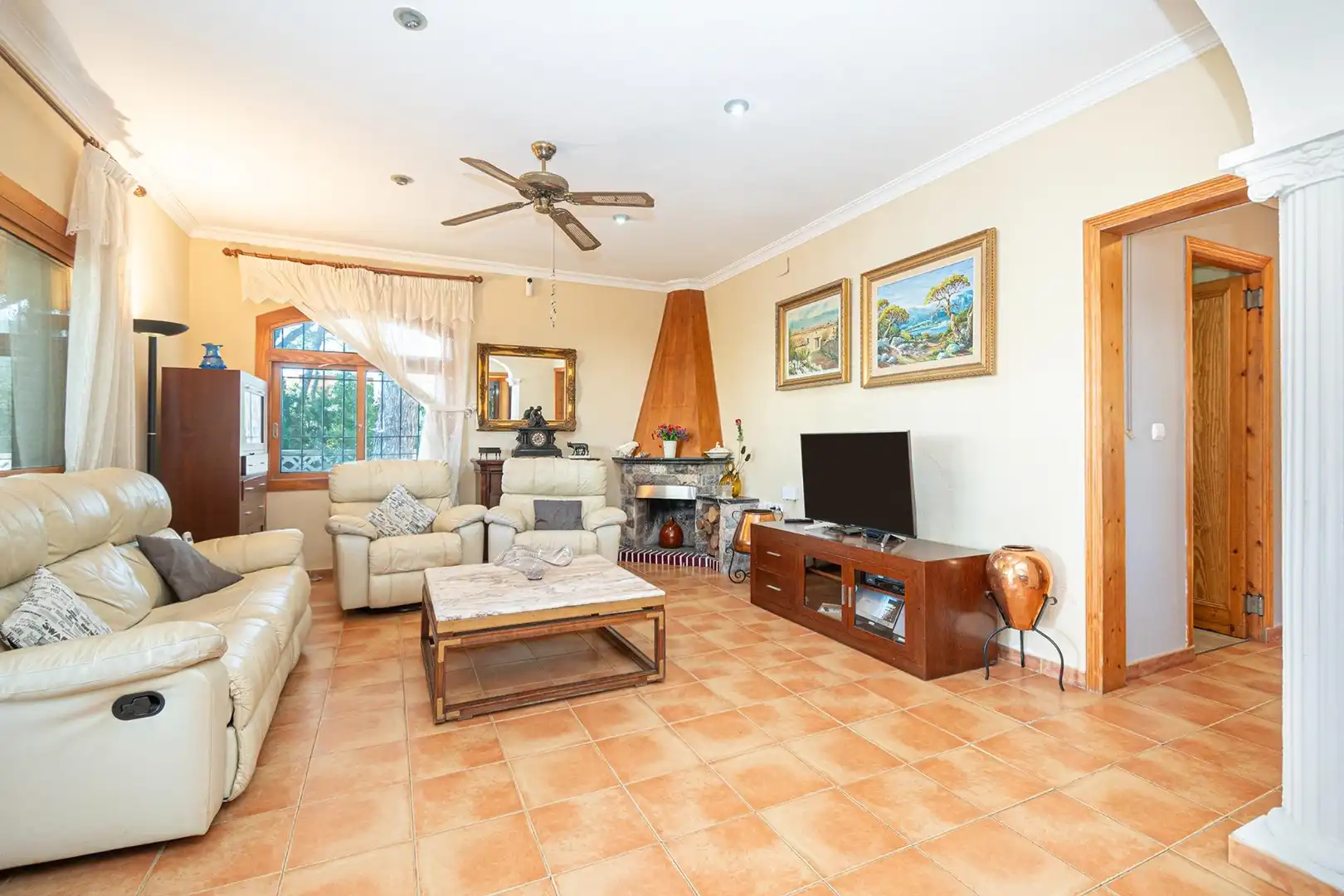 Sala d'estar de Casa o xalet en venda en  Palma de Mallorca amb Aire condicionat, Jardí privat i Terrassa