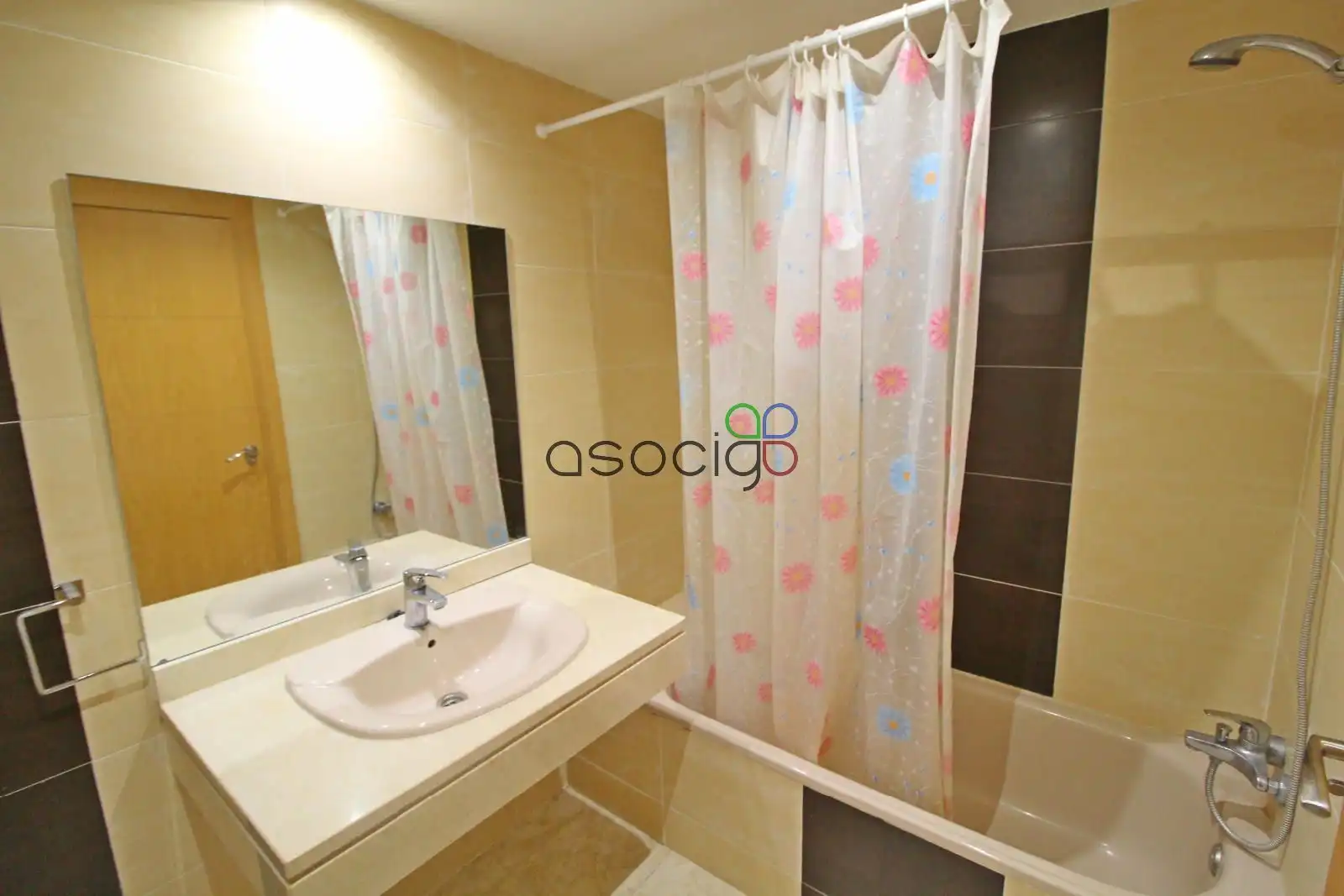 Baño de Piso en venta en Yebes con Calefacción, Trastero y Piscina