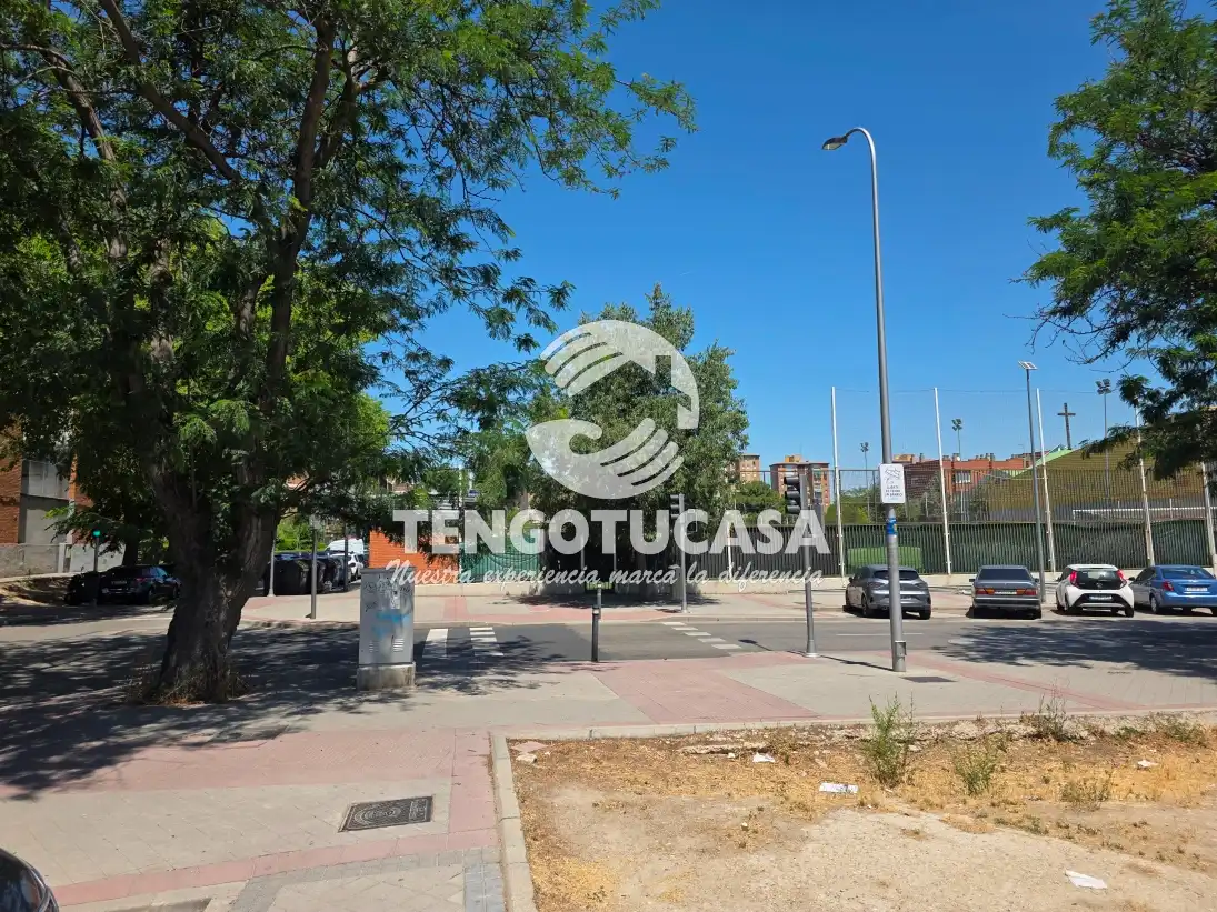 Vista exterior de Piso en venta en Madrid con Calefacción, Parquet y Terraza