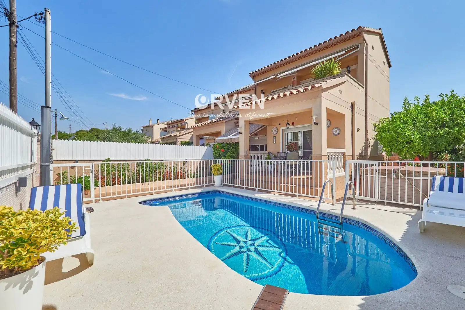 Vista exterior de Casa o xalet en venda en Creixell amb Aire condicionat, Calefacció i Terrassa