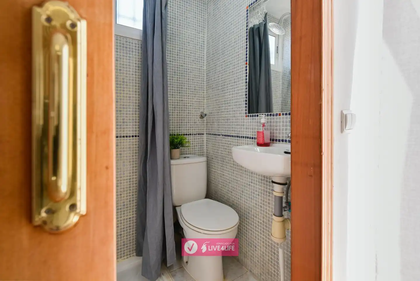 Baño de Ático de alquiler en Sevilla con Aire acondicionado, Terraza y Amueblado