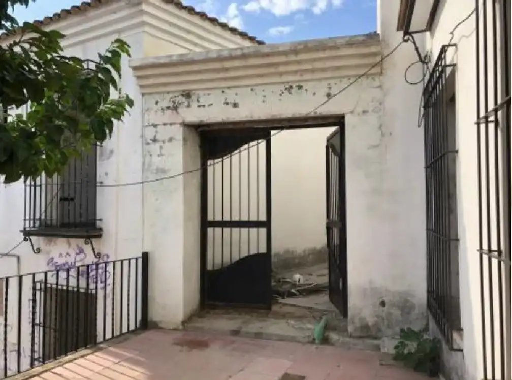 Vista exterior de Edificio en venta en Almodóvar del Río con Piscina comunitaria