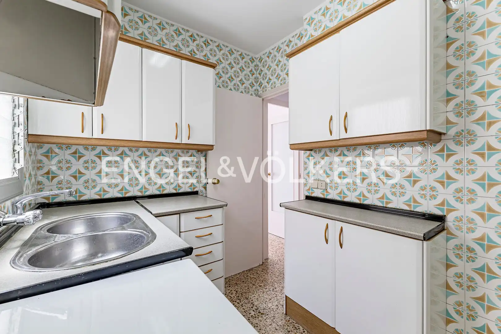 Cocina de Piso en venta en Sant Boi de Llobregat con Calefacción, Terraza y Balcón