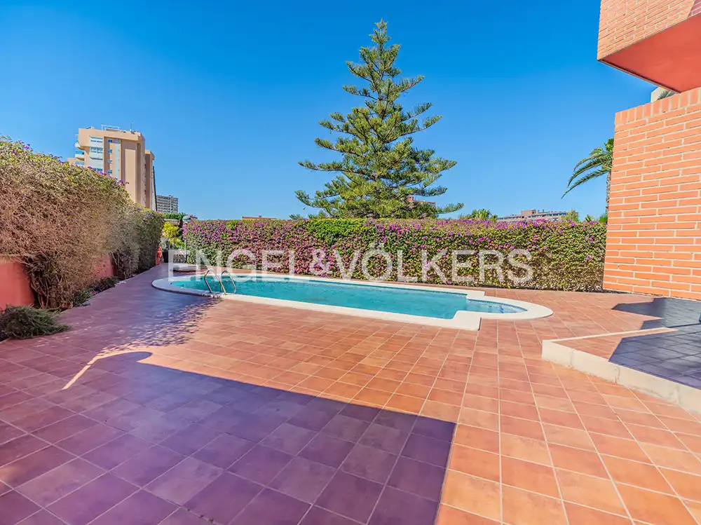Piscina de Dúplex de lloguer en Alicante / Alacant amb Aire condicionat, Calefacció i Terrassa