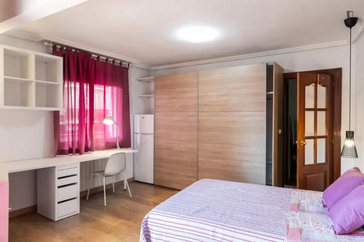 Bedroom of Apartments for share in Madrid  with Air Conditioner, Furnished and Oven