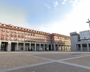 Vista exterior de Edifici en venda en Leganés