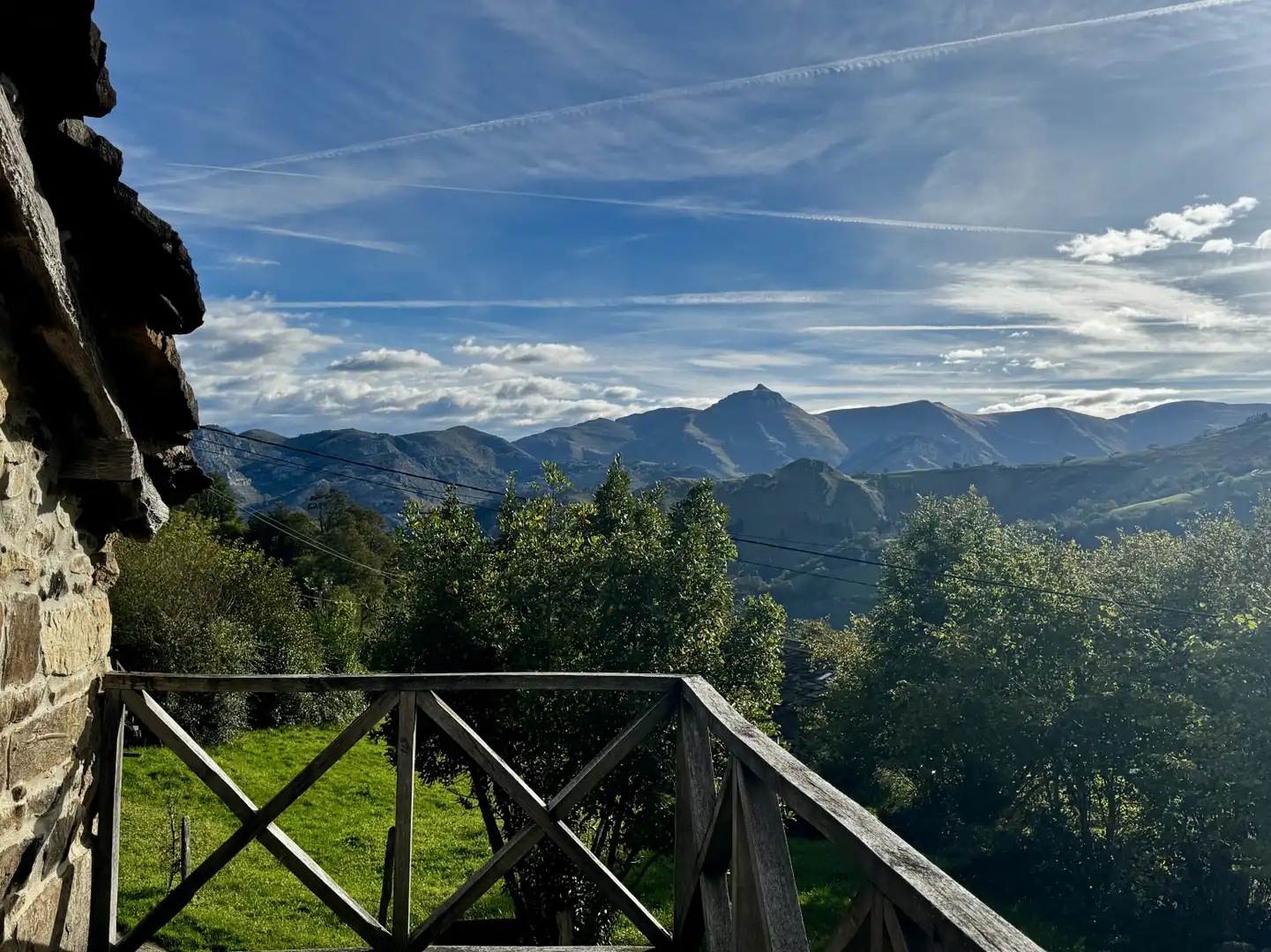 Vista exterior de Casa o xalet en venda en San Roque de Riomiera