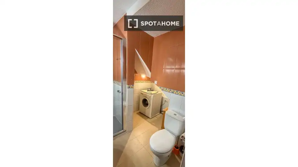 Bathroom of Flat for rent in Las Rozas de Madrid  with Air Conditioner, Heating and Furnished