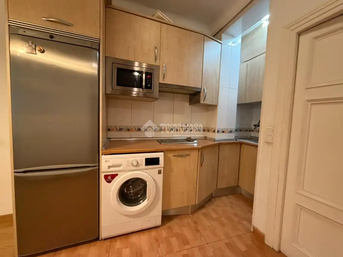 Kitchen of Flat for rent in Madrid  with Air Conditioner and Heating