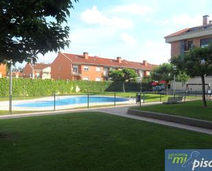 Swimming pool of Attic for sale in Cistérniga  with Heating, Parquet flooring and Terrace