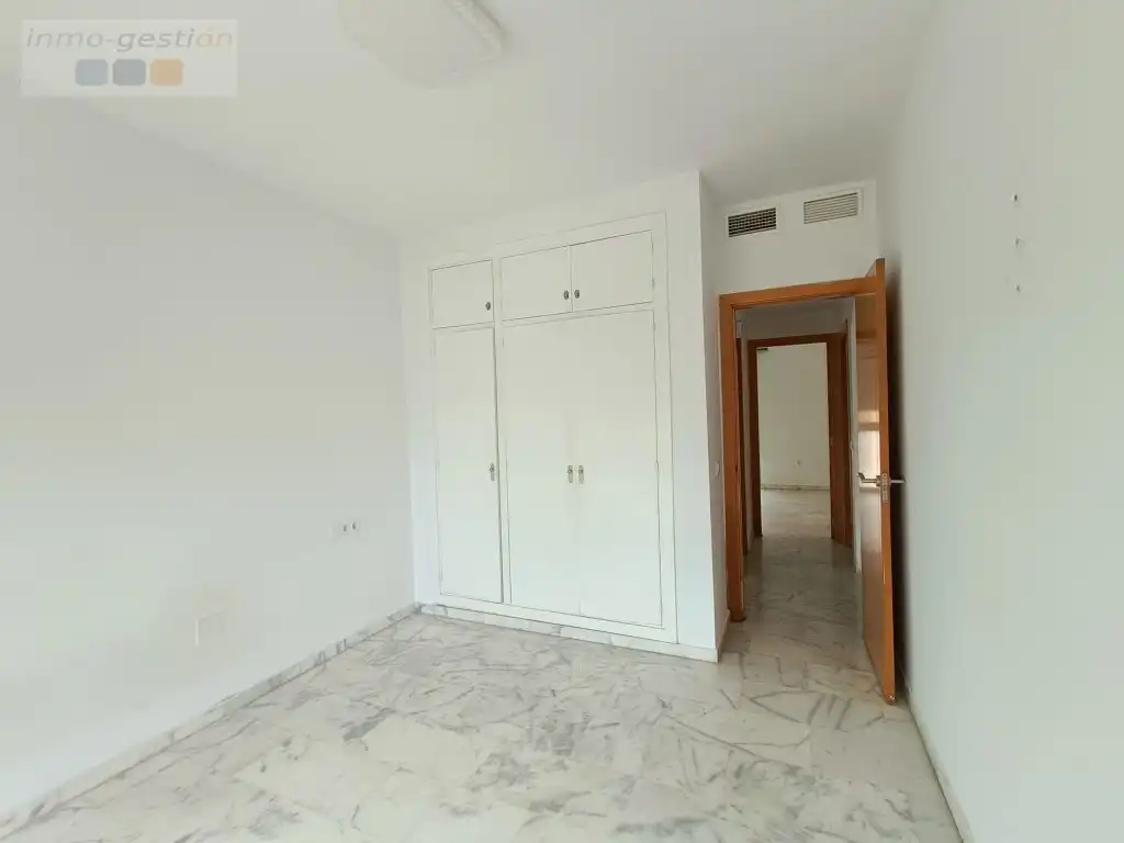 Bedroom of Flat for sale in Estepona