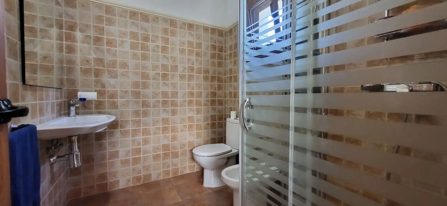 Badezimmer von Haus oder Chalet zum Verkauf in Deltebre mit Klimaanlage und Abstellraum