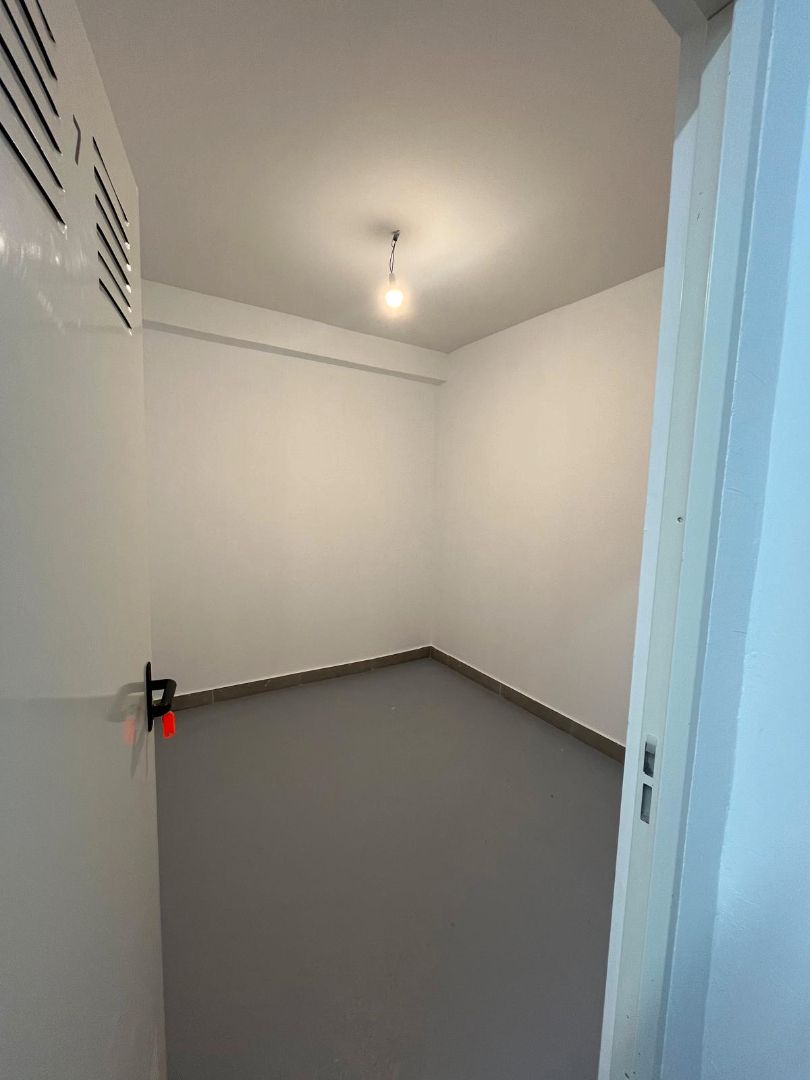 Box room to rent in  Madrid Capital