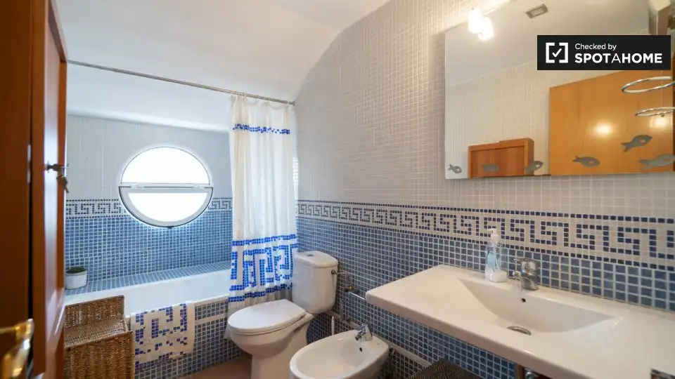 Badezimmer von Wohnung zur Miete in Sagunto / Sagunt mit Klimaanlage, Heizung und Möbliert