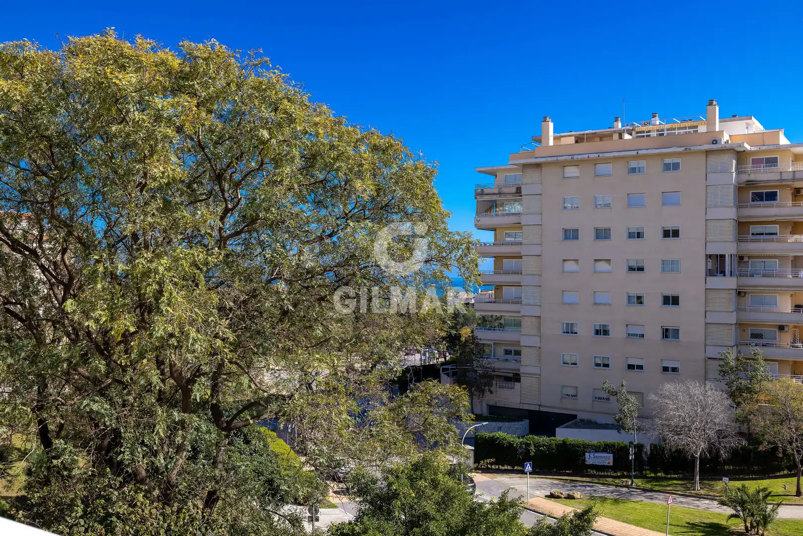 Außenansicht von Wohnung zum Verkauf in Benalmádena mit Privatgarten, Schwimmbad und Möbliert