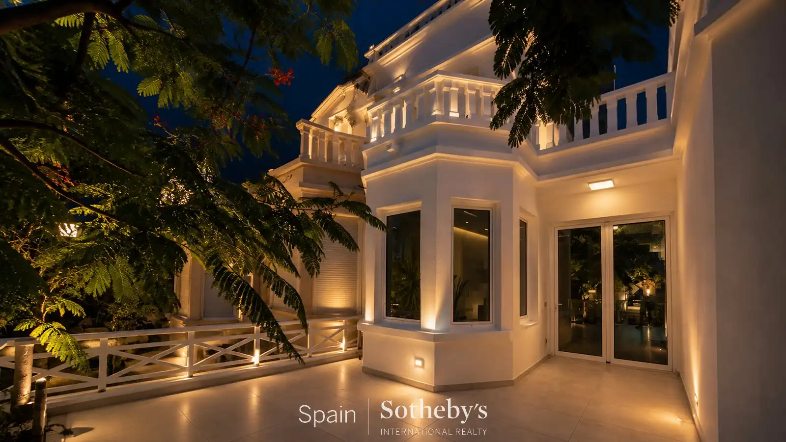 Vista exterior de Casa o chalet en venta en Adeje con Aire acondicionado, Terraza y Piscina comunitaria