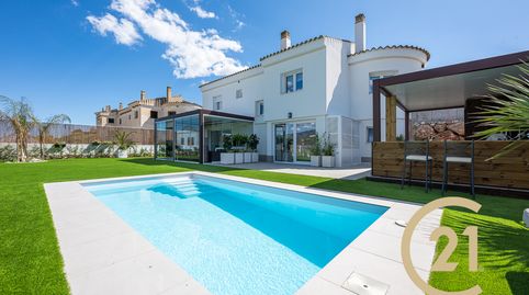 Villas modernas con vistas al embalse de La Viñuela y La Maroma, en plena naturaleza de la Axarquía malagueña