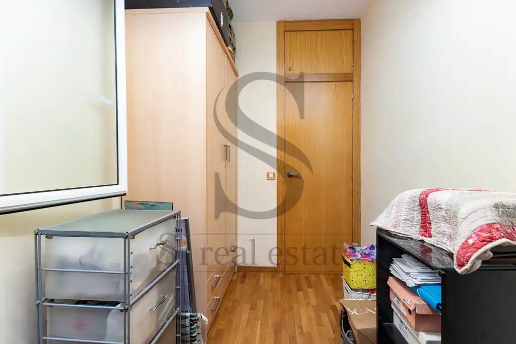 Flat for sale in Barcelona  with Air Conditioner and Parquet flooring
