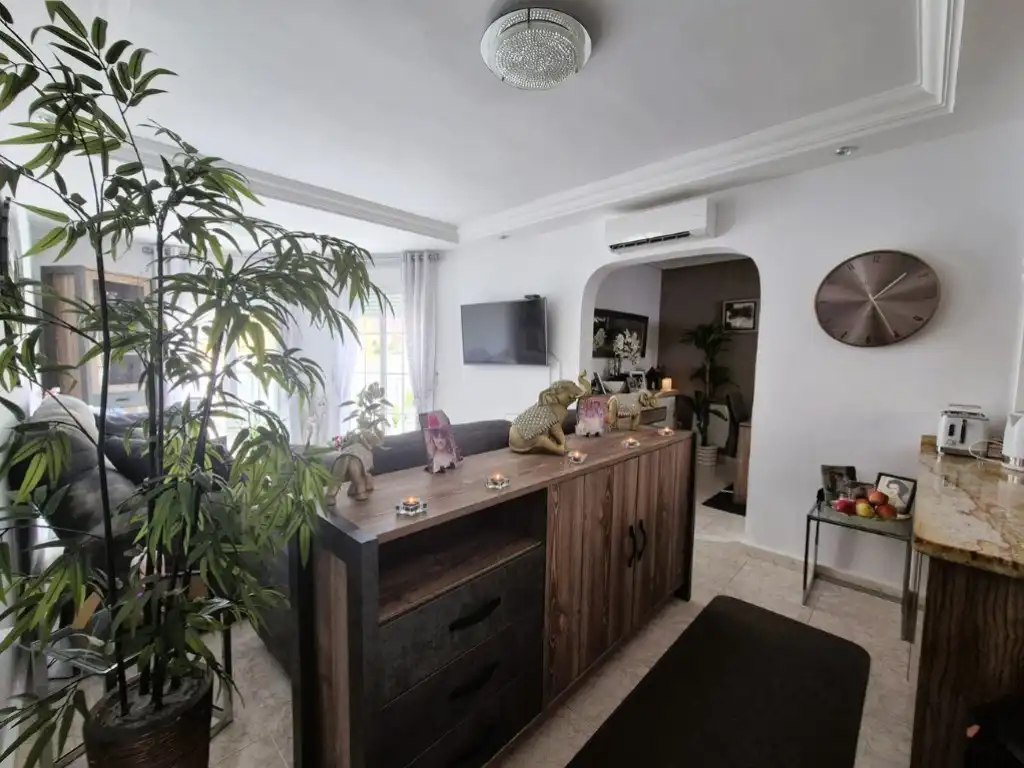 Sala d'estar de Casa o xalet en venda en Villamartín amb Jardí privat