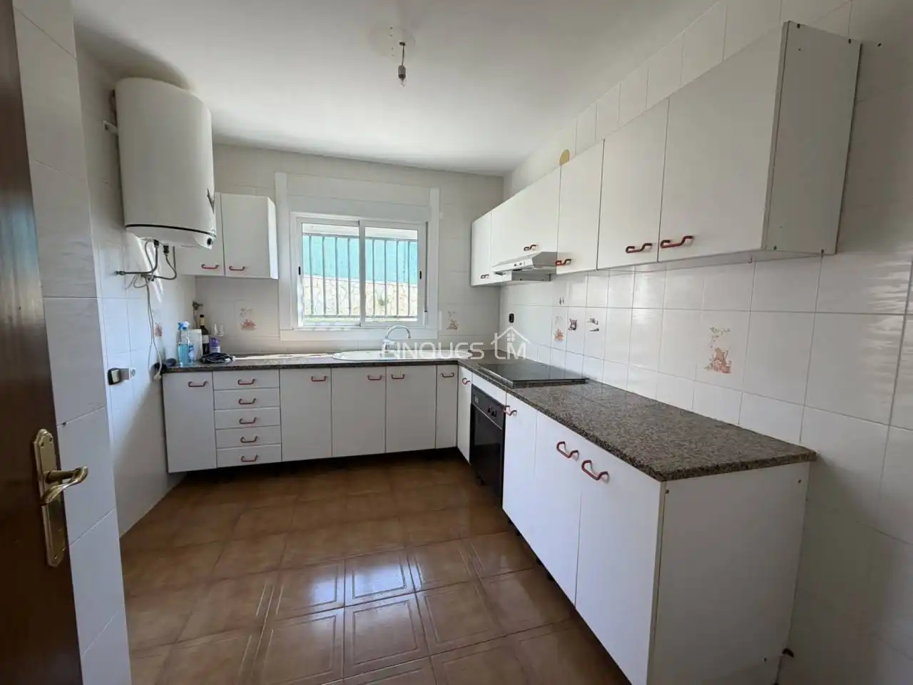 Cuina de Casa adosada en venda en Tordera amb Jardí privat, Terrassa i Piscina