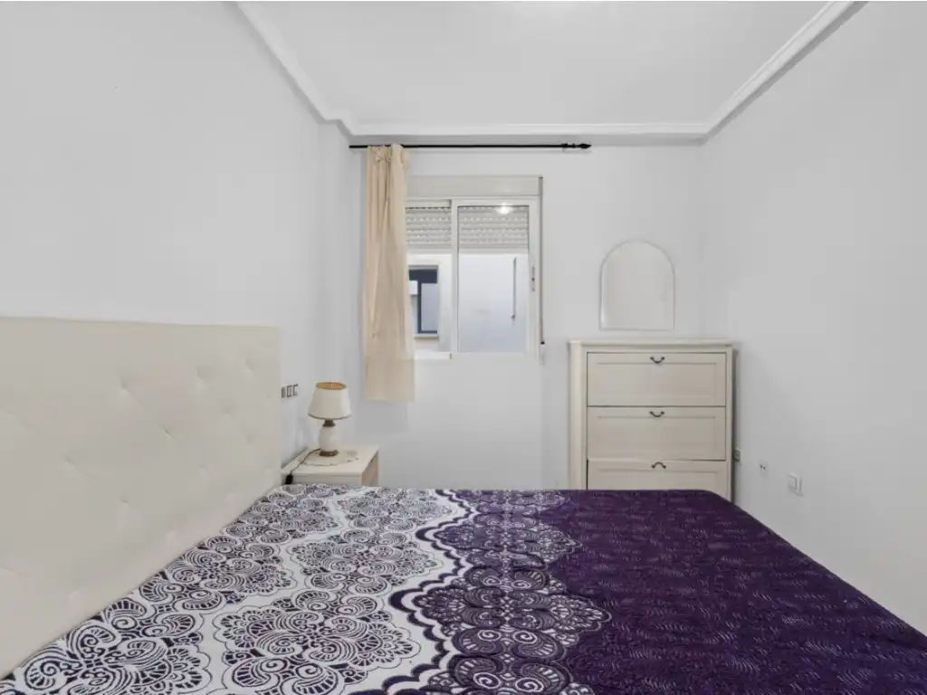 Dormitori de Apartament en venda en Torrevieja amb Piscina comunitària
