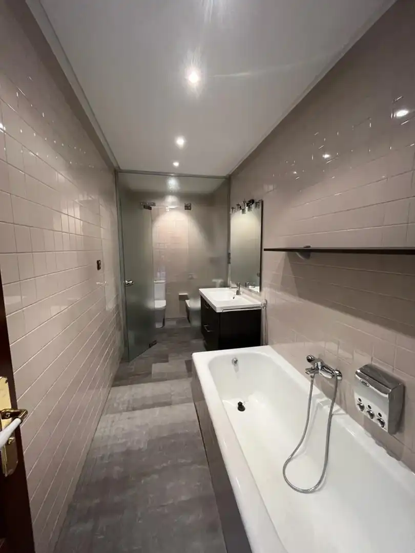 Baño de Piso de alquiler en  Logroño con Aire acondicionado, Calefacción y Terraza