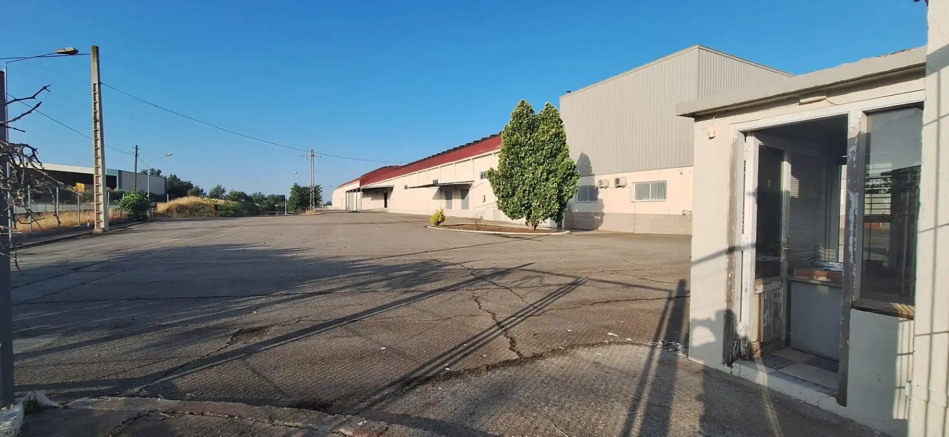 Vista exterior de Nau industrial en venda en Balaguer
