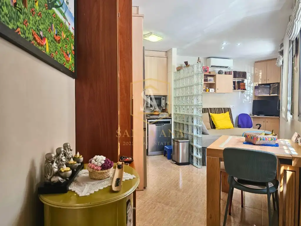 Sala d'estar de Estudi en venda en Mataró amb Aire condicionat, Forn i Microones